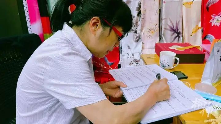 DƬ